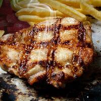 1/2 Pardos Parrillero original con papas fritas y guarnición de ensalada Pardos