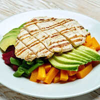 Ensalada Cocida Regular con filete de pollo