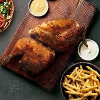 1/2 Pardos Brasa con una porción de papas fritas personal y guarnición de ensalada Pardos