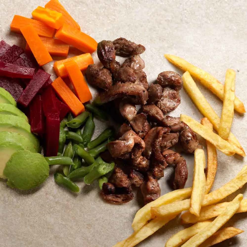 Mollejitas con papas y ensalada (Fondo)