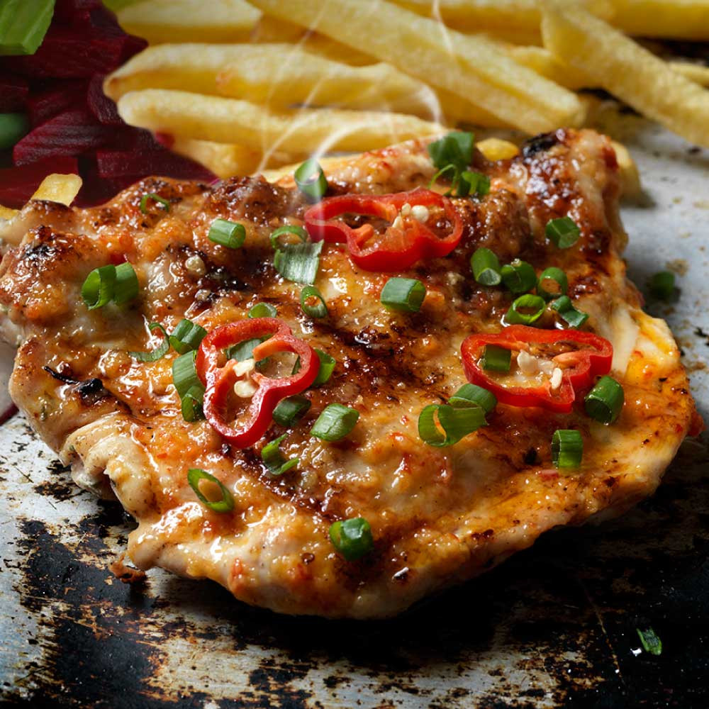 1/2 Pardos Parrillero hot con papas fritas y guarnición de ensalada Pardos