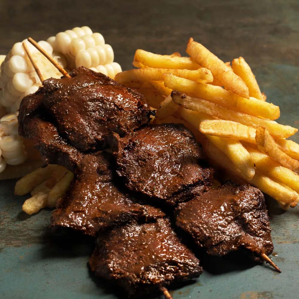 Anticucho de Corazón con papas fritas (Fondo)